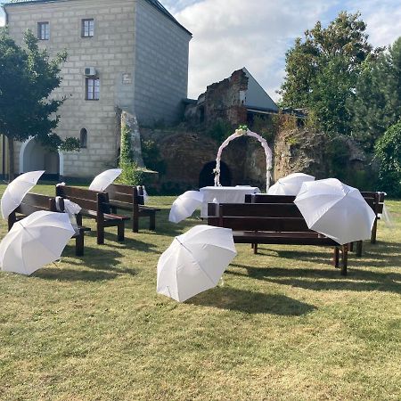 Penzion A Pivnice Varna Velká Bystřice Kültér fotó