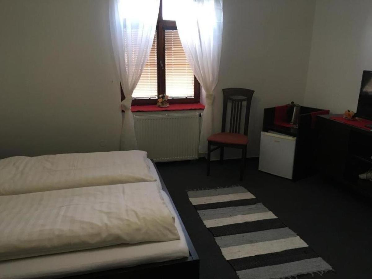 Penzion A Pivnice Varna Velká Bystřice Kültér fotó
